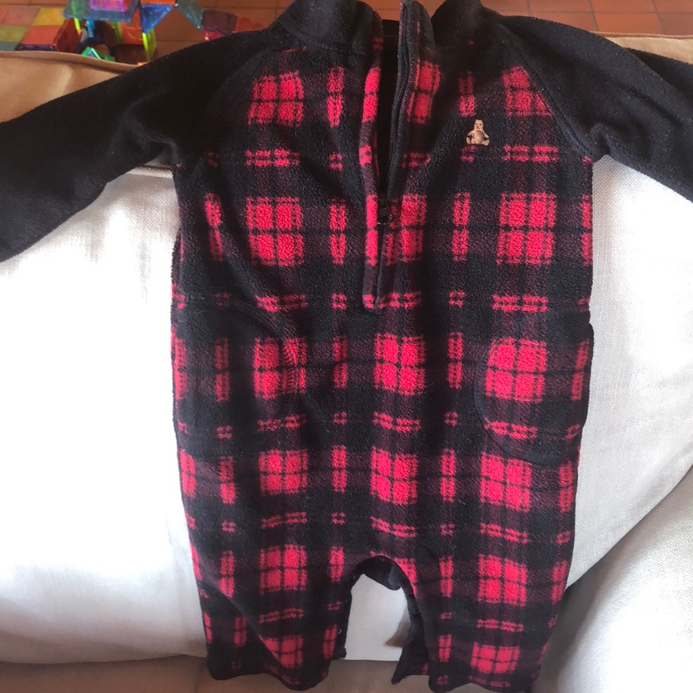 Gap onesie 6-12 months